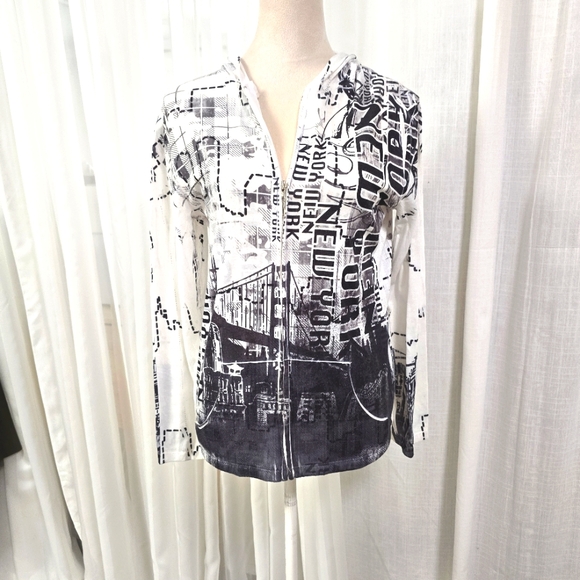 2/$30 Big Bang‎ AOP New York Lightweight Womens Hoodie Size M Zip Closure - Picture 1 of 10